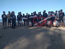 Gencar Gerakan Cinta Lingkungan, Ganjar Milenial NTT Bersih-bersih Pantai